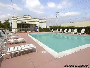 Days Inn By Wyndham Norfolk Military Circle Hotel