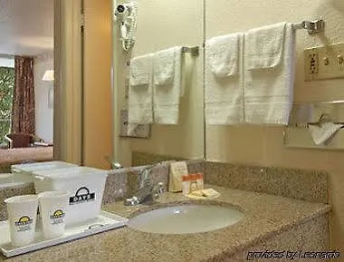 Hotel Days Inn By Wyndham Norfolk Military Circle