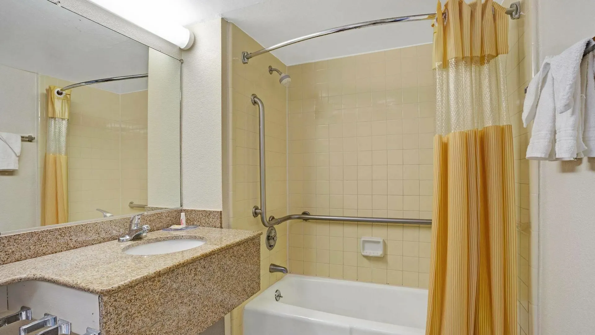 Days Inn By Wyndham Norfolk Military Circle Hotel